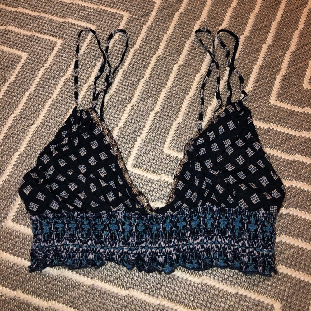 URBAN OUTFITTERS patterned crop top